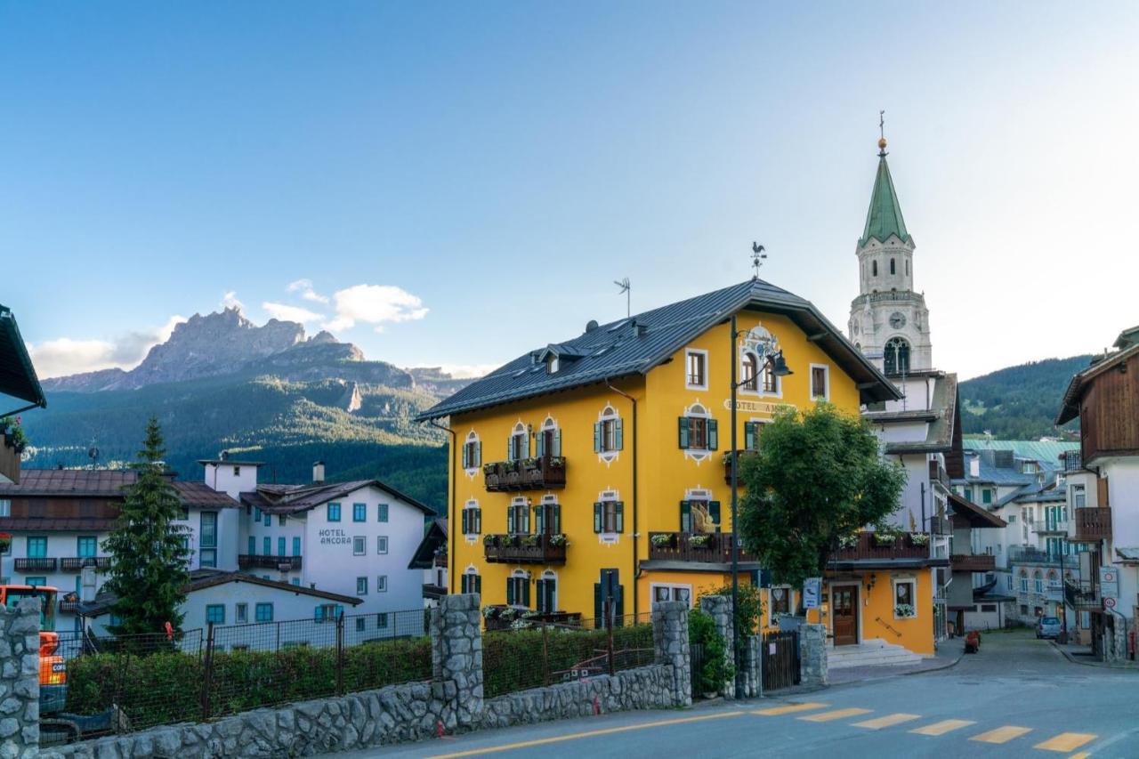Ambra Cortina Luxury&Fashion Hotel Cortina dʼAmpezzo Exterior foto